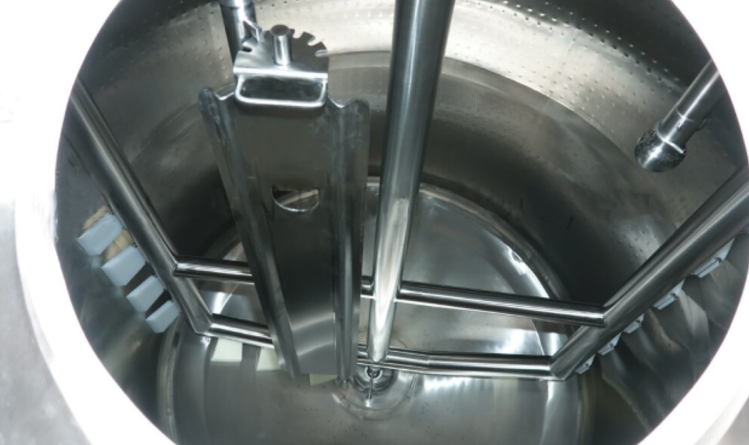 Jacketed stainless steel cosmetic batching tank with variable agitation