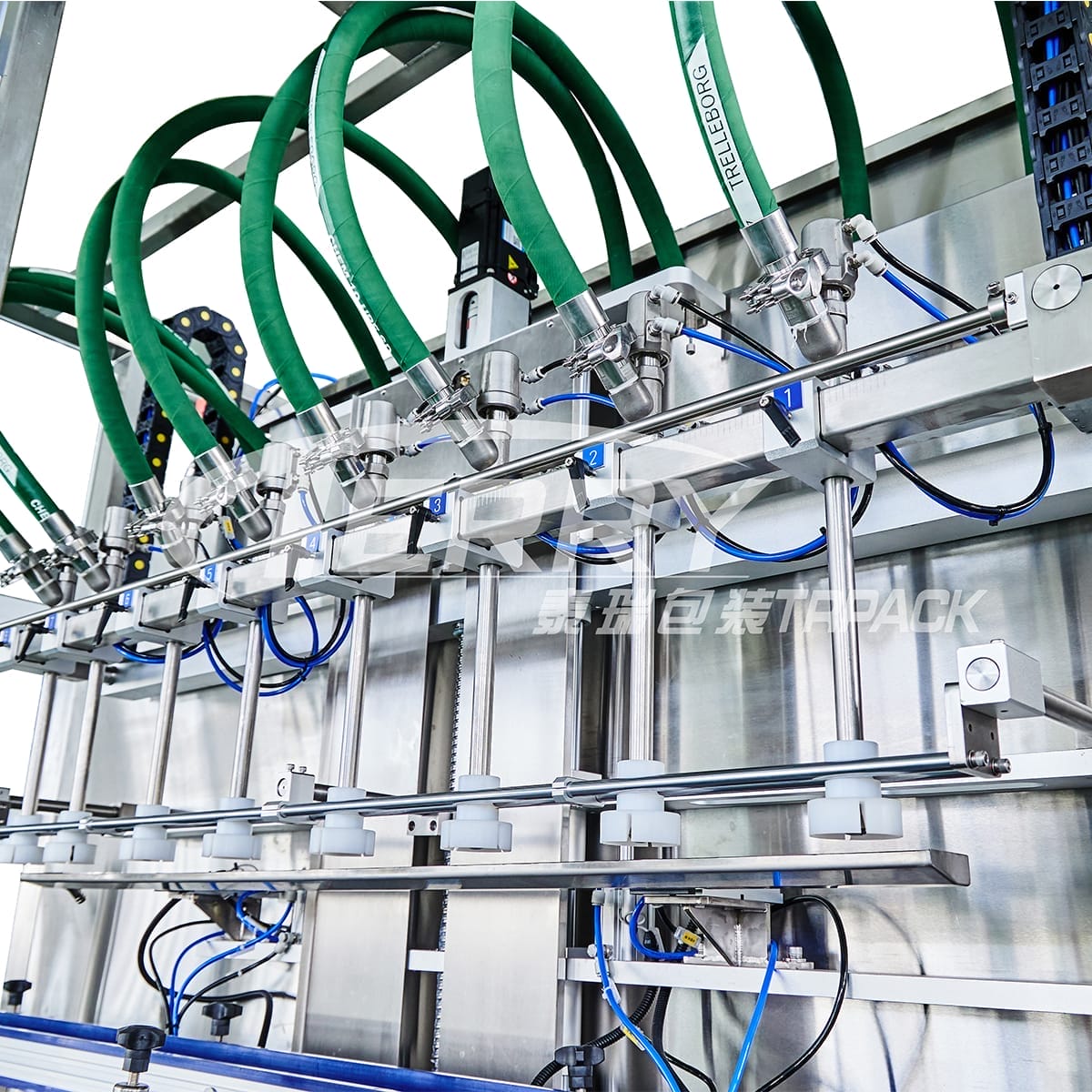 Turnkey Solution Manufacturer CE Quick Changeover High Accuracy Viscousity Liquid Filling Machine For Cosmetic Daily Chemical