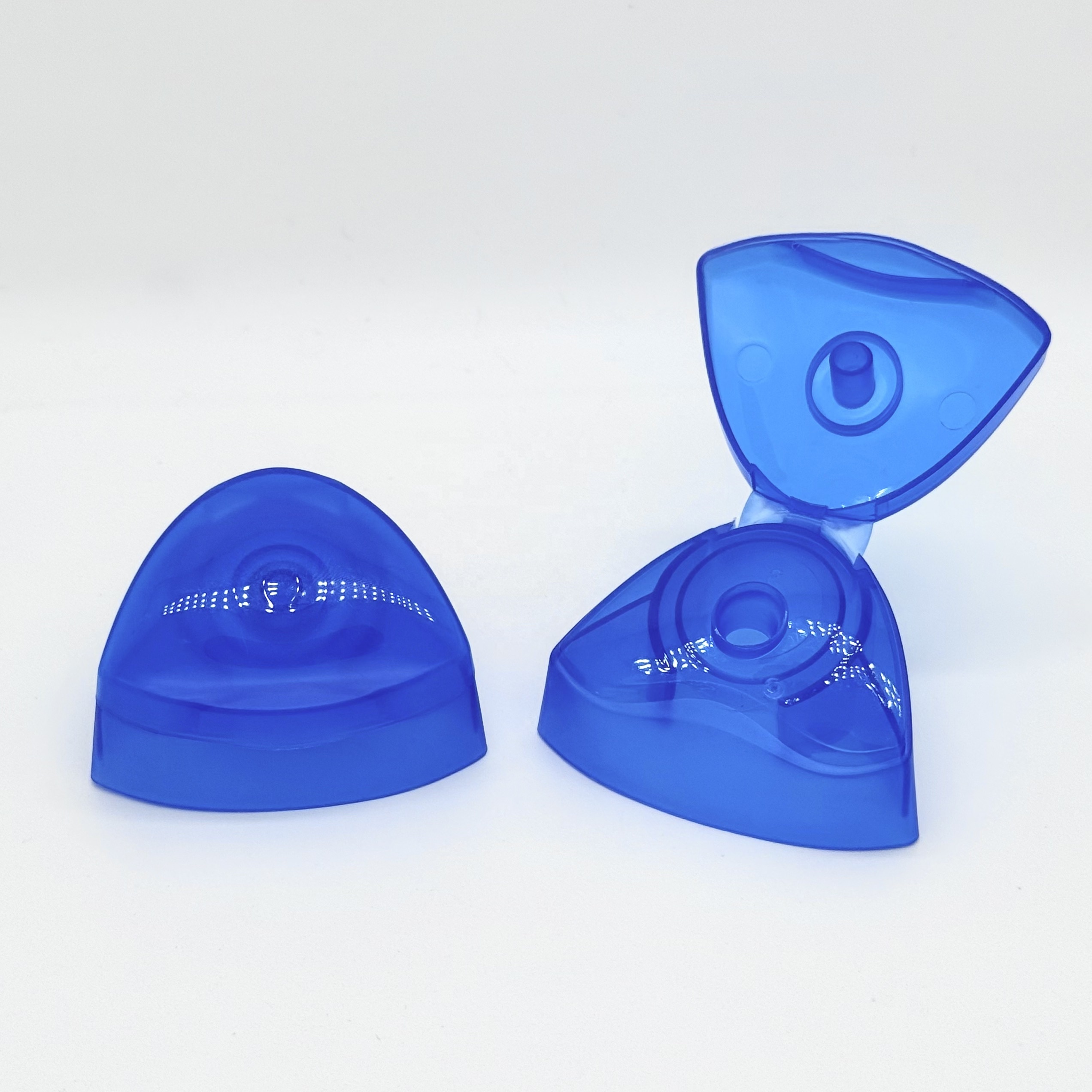 Factory Wholesale Triangle Shaped Flip Top Cap PP Plastic Lid For Haircare Skincare Cleanser Packaging Bottle Clousre