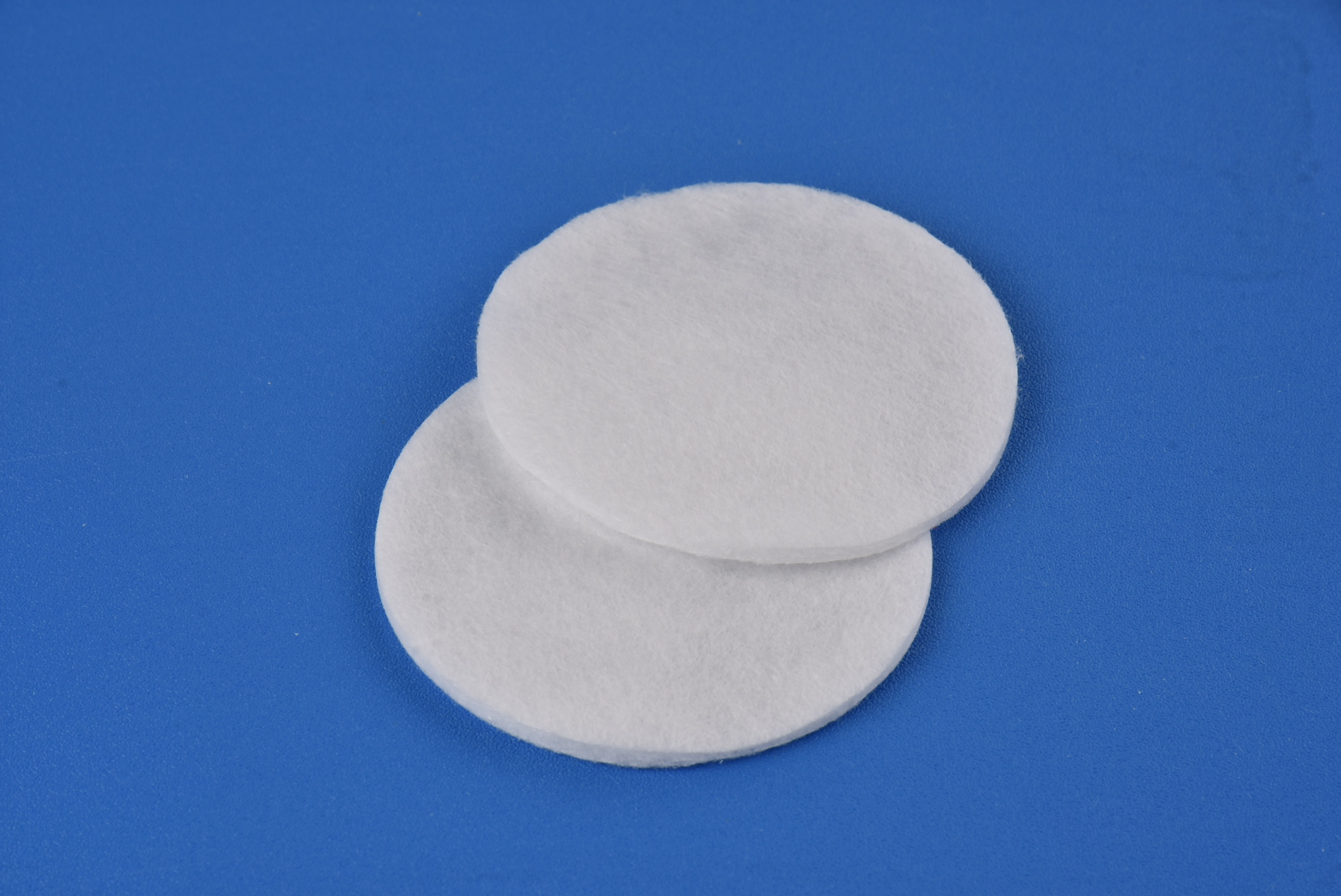 Health 100% Natural Cotton Pads 8cm Diameter Makeup Face Cleansing Pads Soft Cosmetic ISO CE Certified 0.95-1.2g/pc OEM/ODM
