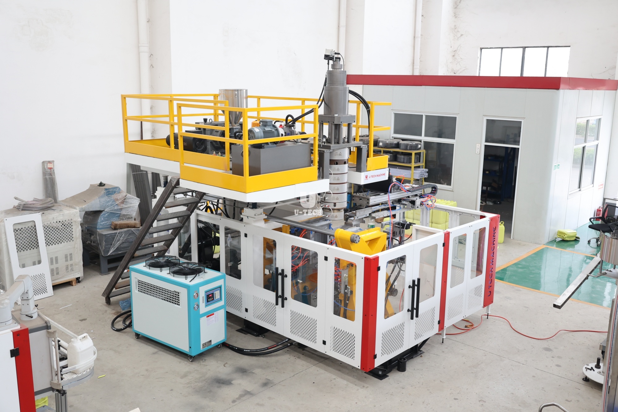 Extrusion blow moulding machine
