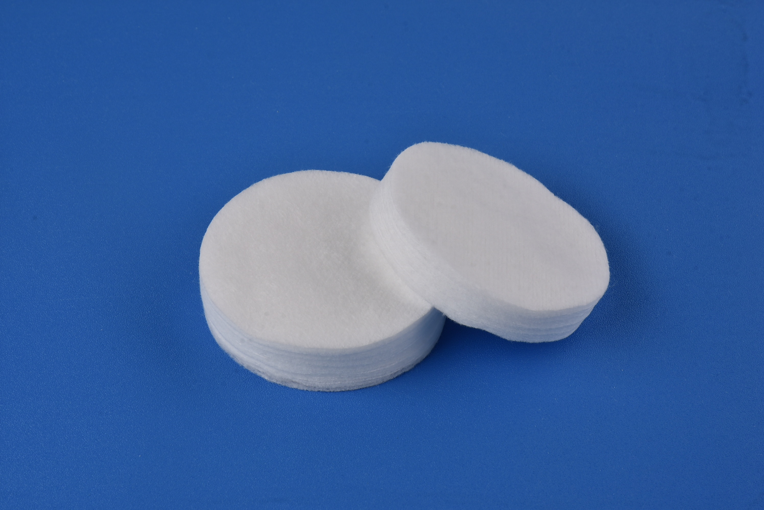 Health 100% Natural Cotton Pads 8cm Diameter Makeup Face Cleansing Pads Soft Cosmetic ISO CE Certified 0.95-1.2g/pc OEM/ODM