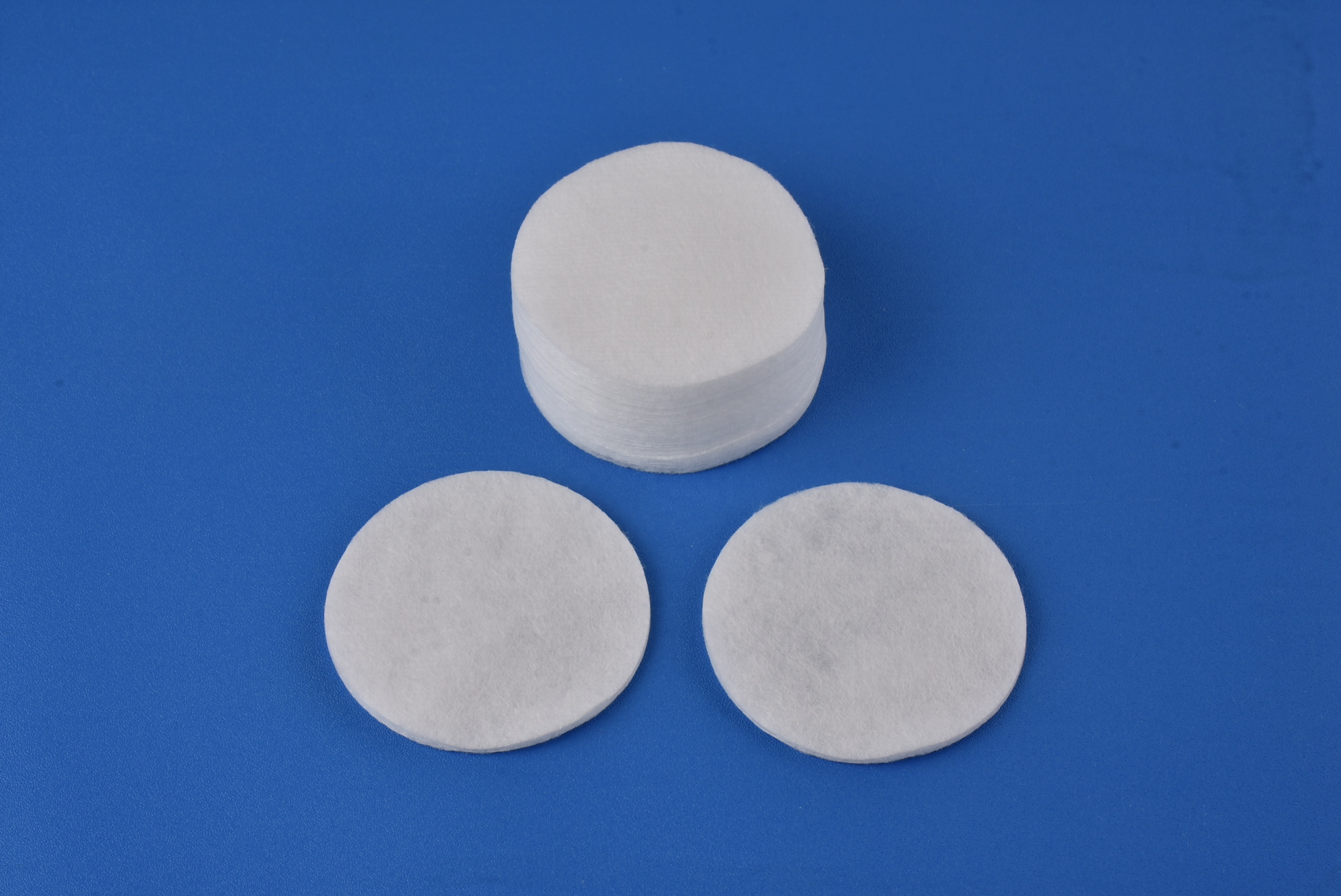 Health 100% Natural Cotton Pads 8cm Diameter Makeup Face Cleansing Pads Soft Cosmetic ISO CE Certified 0.95-1.2g/pc OEM/ODM
